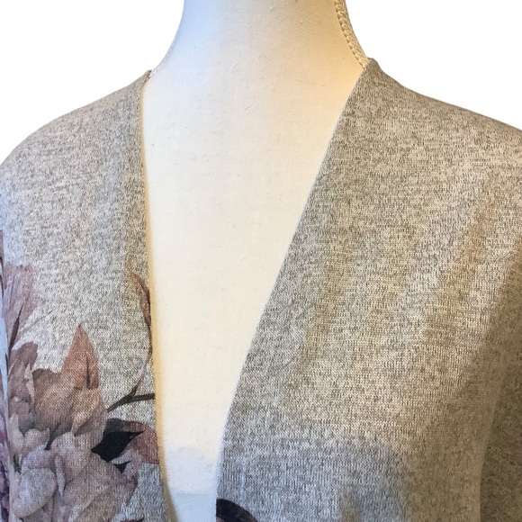 LIVE IN THE MOMENT FLORAL PRINT OPEN CARDIGAN/ 3/4 SLEEVE/ Size M - Picture 5 of 11